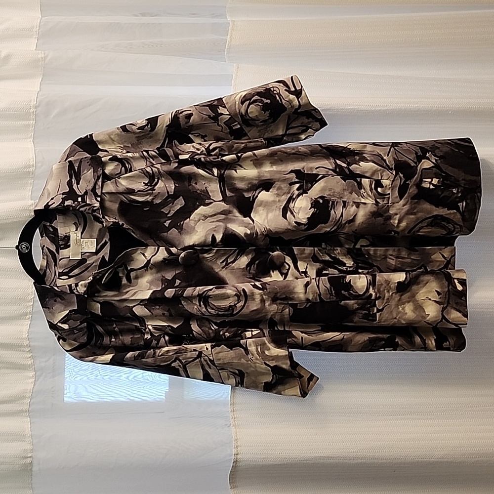 Spiegel 3/4 sleeve trench coat.
